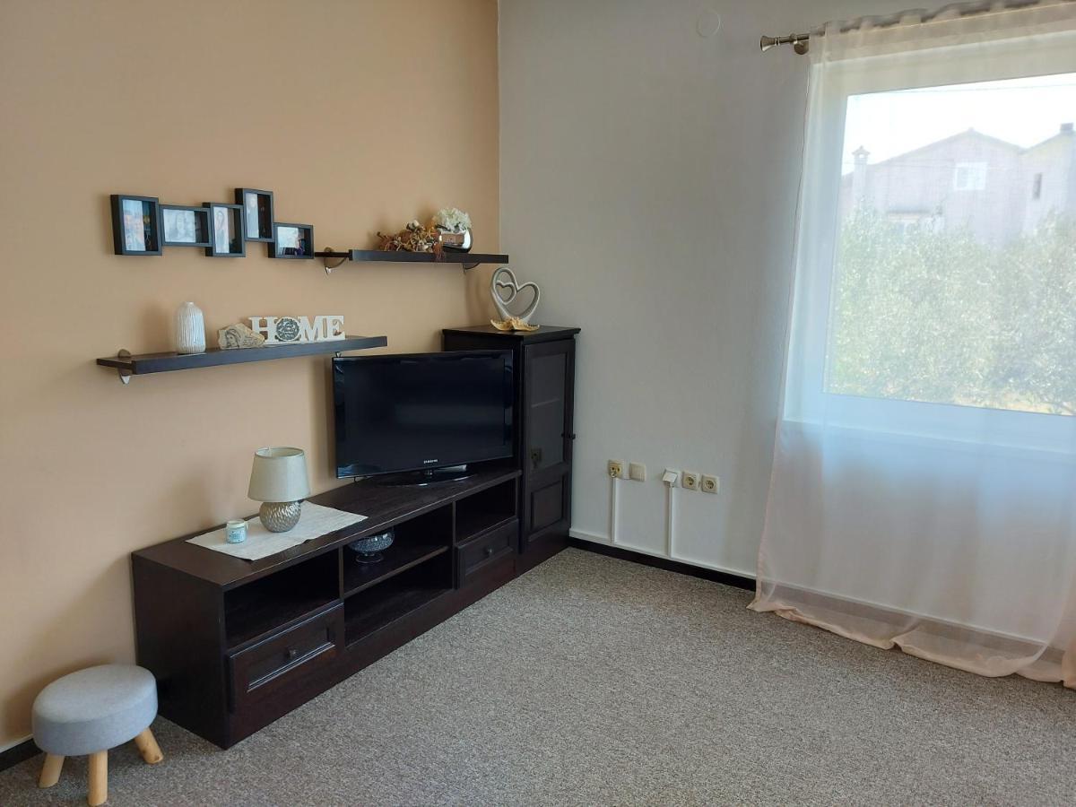 Apartman Larisa Apartment Kampor Exterior photo