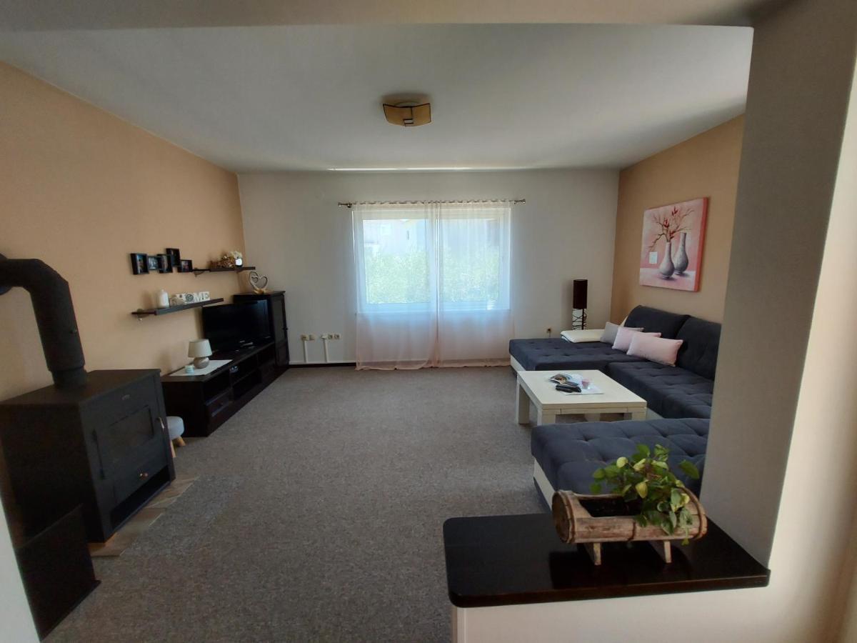 Apartman Larisa Apartment Kampor Exterior photo