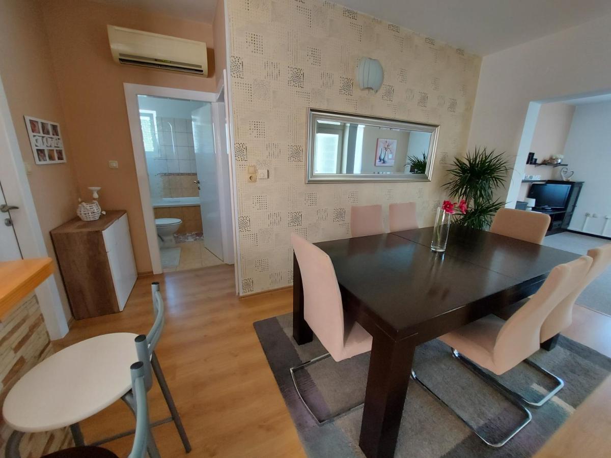 Apartman Larisa Apartment Kampor Exterior photo