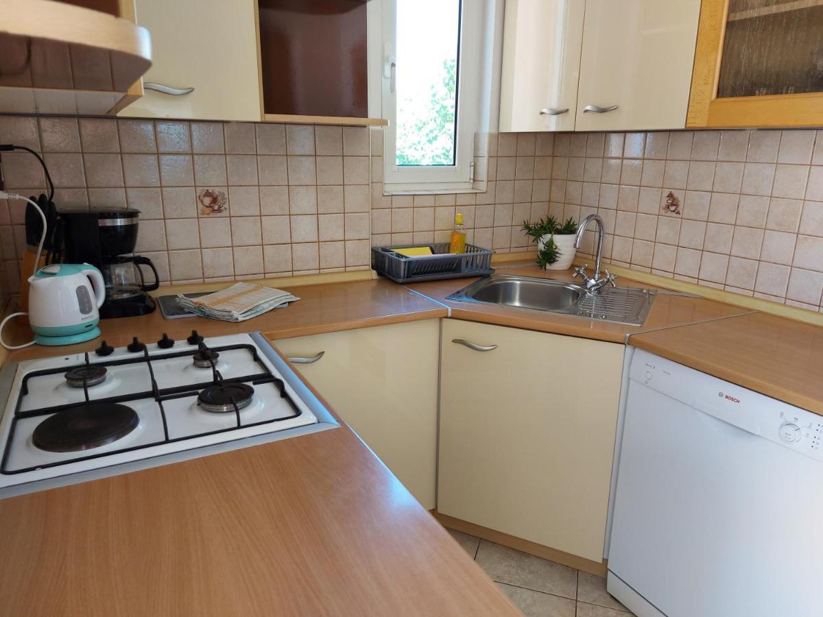 Apartman Larisa Apartment Kampor Exterior photo