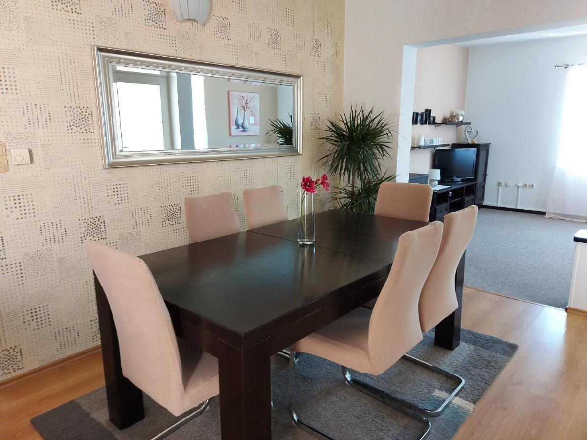 Apartman Larisa Apartment Kampor Exterior photo