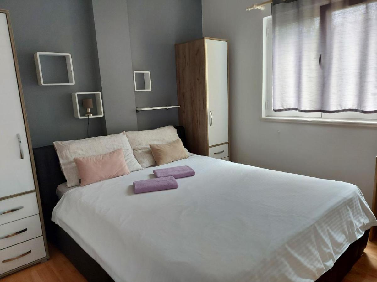 Apartman Larisa Apartment Kampor Exterior photo
