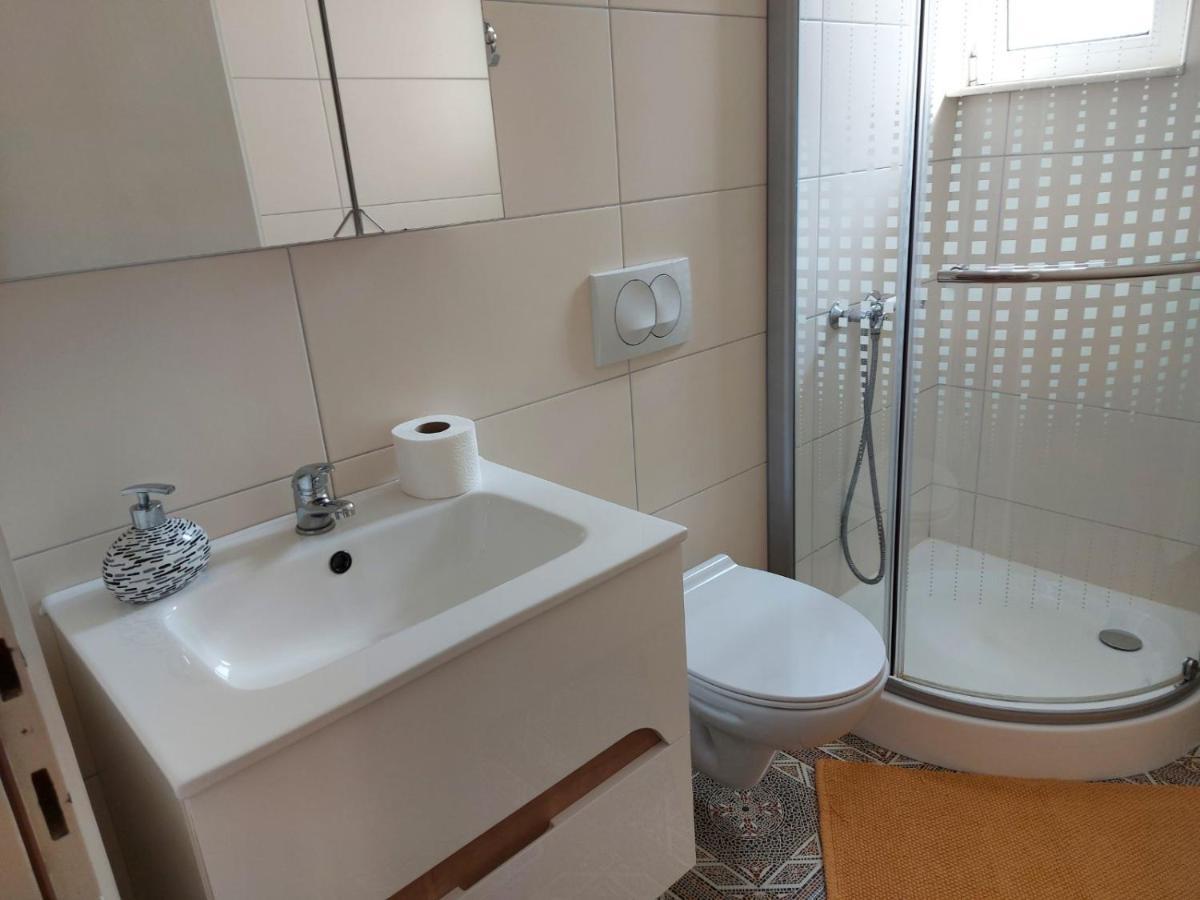 Apartman Larisa Apartment Kampor Exterior photo