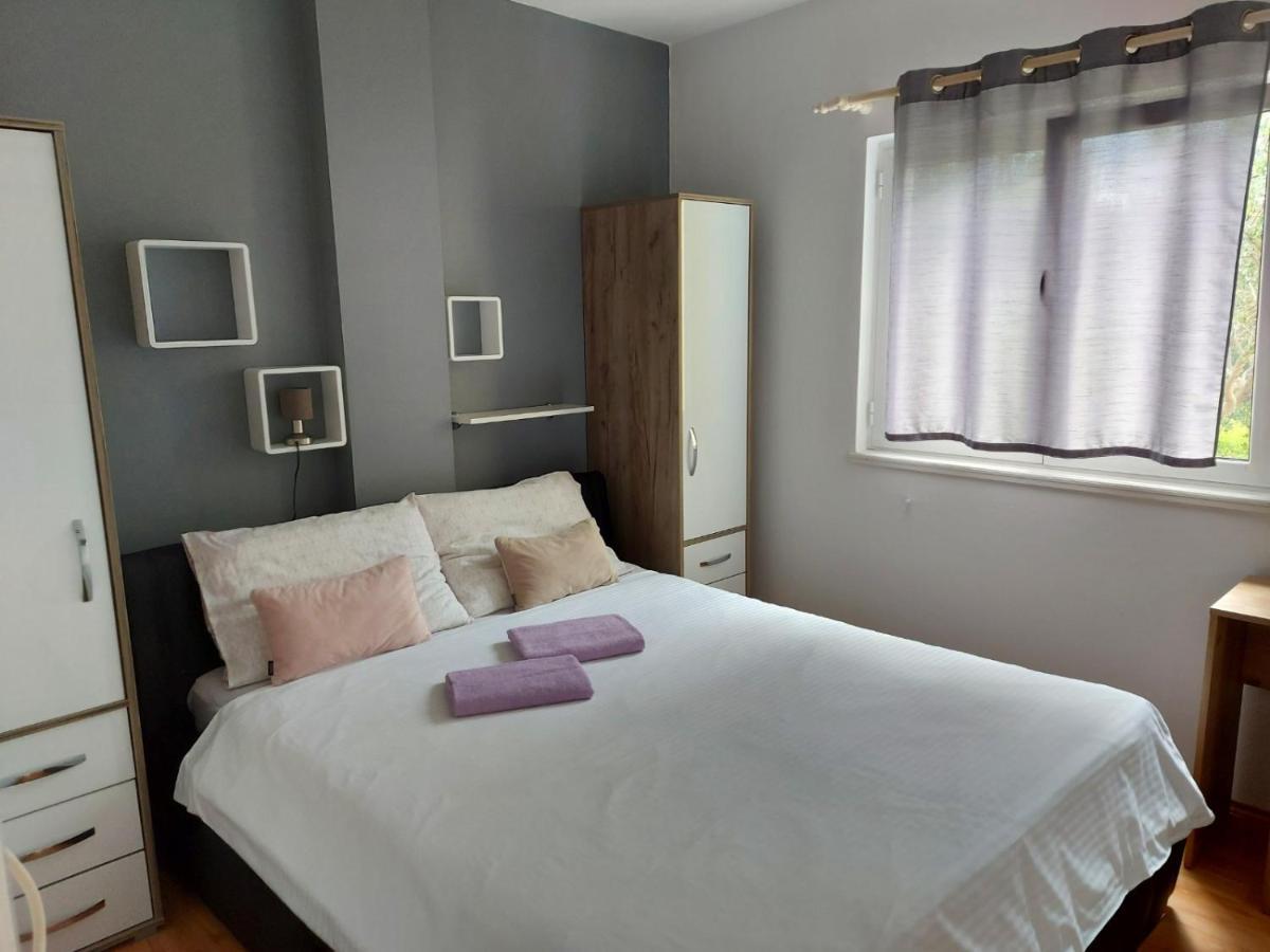 Apartman Larisa Apartment Kampor Exterior photo