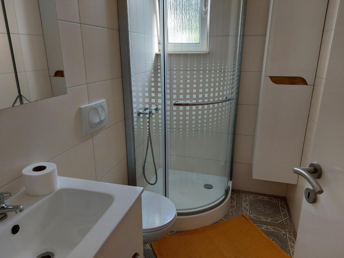 Apartman Larisa Apartment Kampor Exterior photo