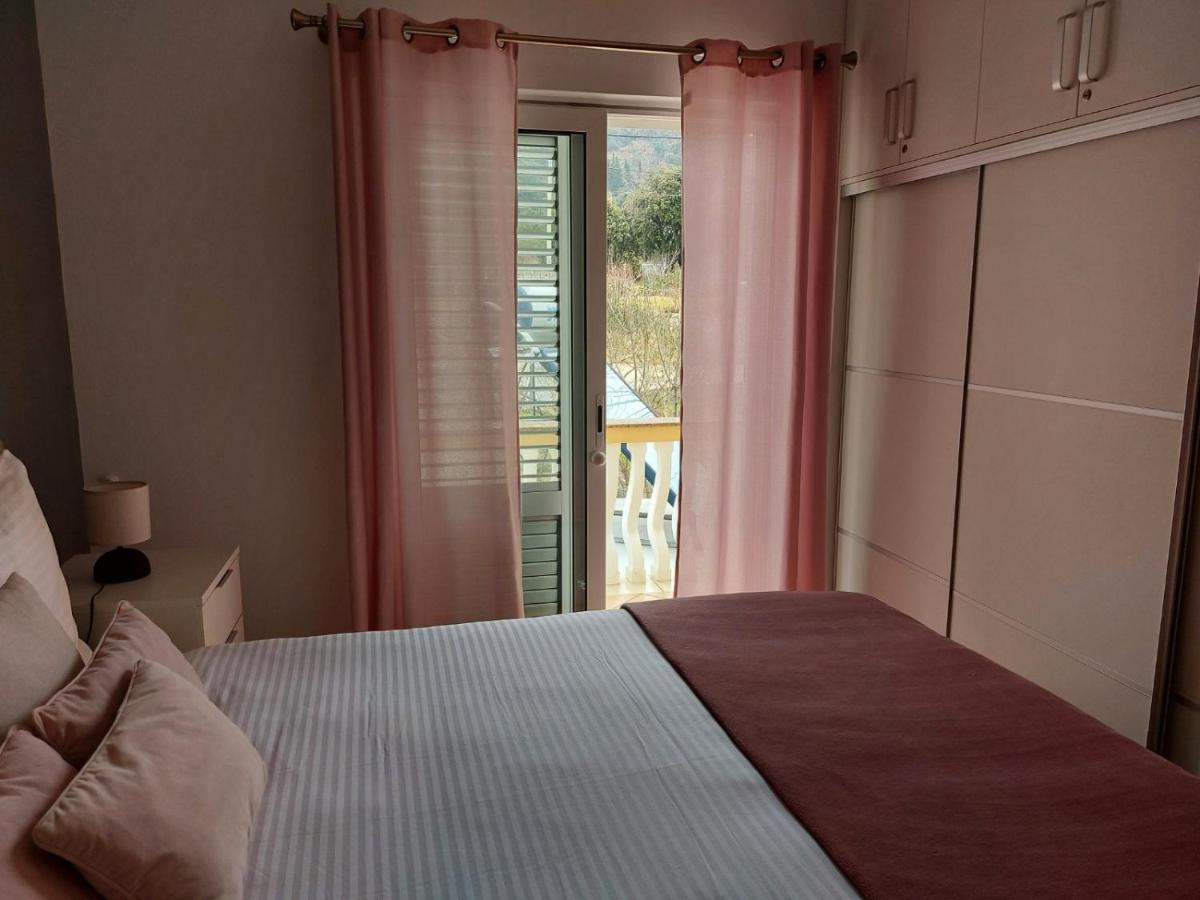 Apartman Larisa Apartment Kampor Exterior photo